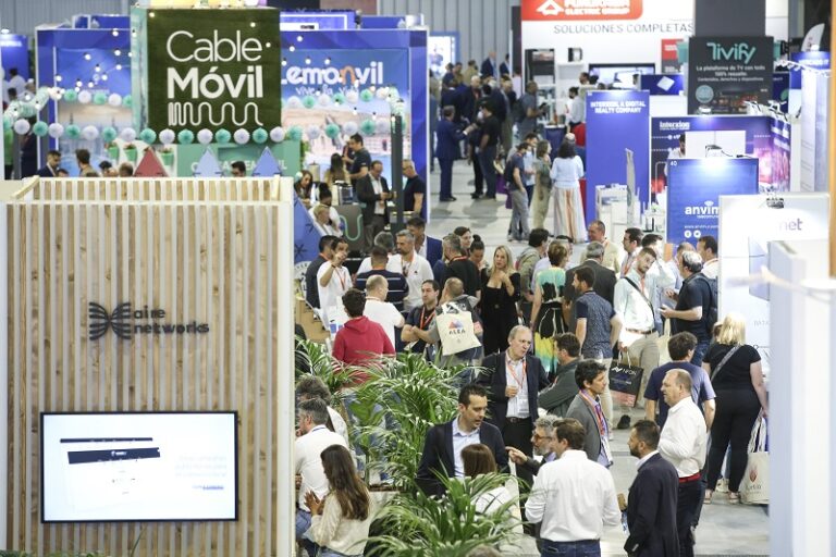 Imagen de uno de los pasillos de la Feria Aotec 2022.