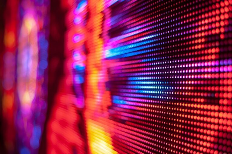 Las pantallas son uno de los elementos que se emplean en la creación de experiencias sensoriales.