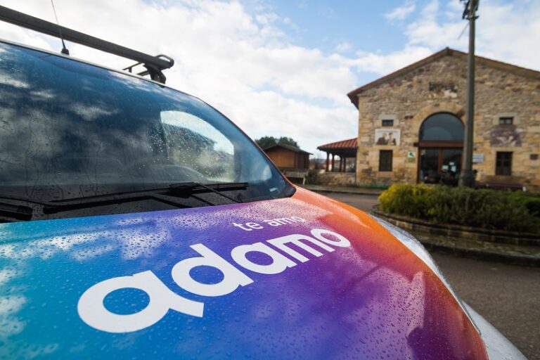 Reenfoque comercial de Adamo: pack de fibra y móvil por 19 euros