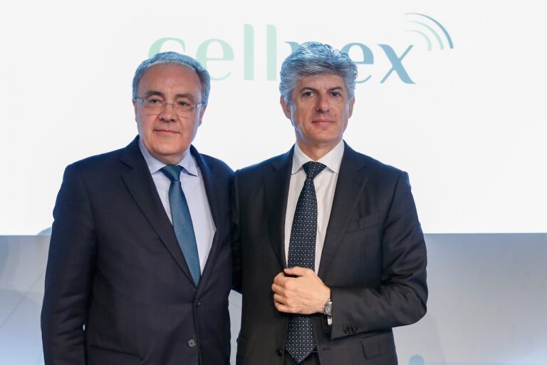 Tobías Martínez y Marco Patuano, ex y CEO de Cellnex Telecom.