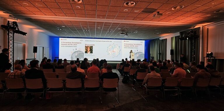 María Jesús Cauhé, vicepresidente de Aotec, durante el evento celebrado con Huawei.