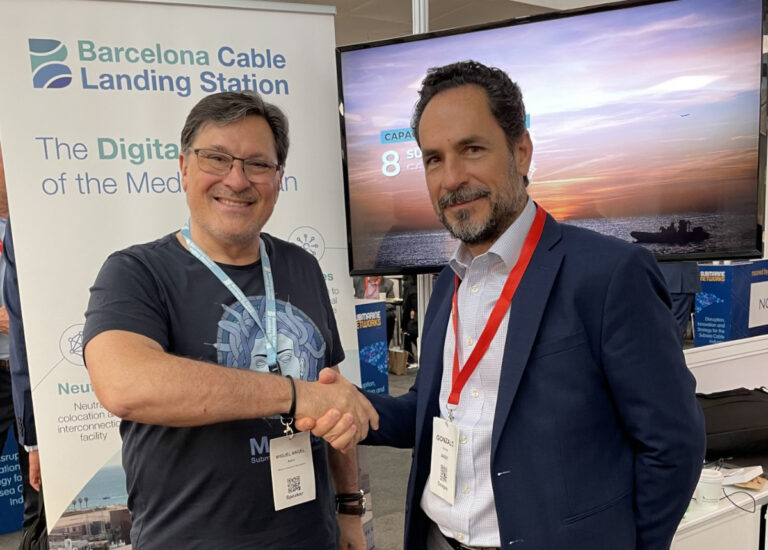 Acuerdo AFR-IX telecom y Axent.