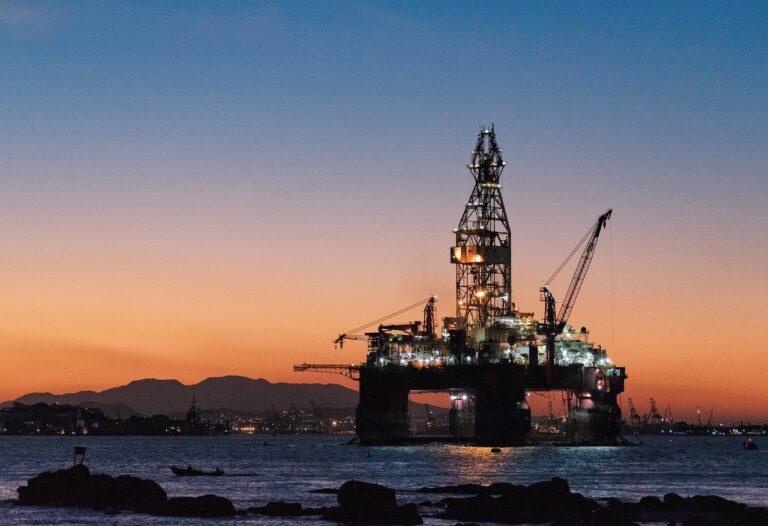 Red inalámbrica fija para alcanzar velocidades de gigabit en una petrolera.