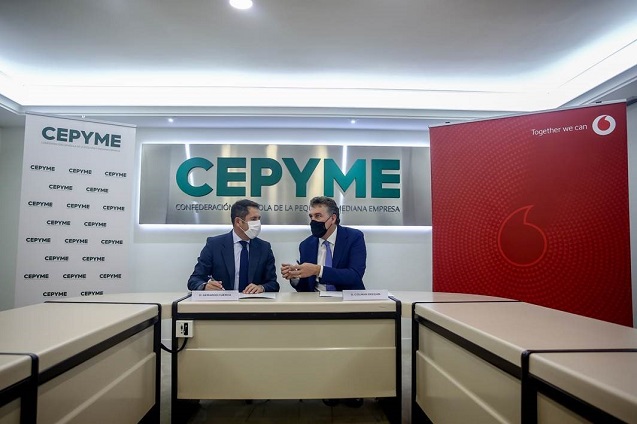 Firma Gerardo Cuerva, presidente de CEPYME, y Colman Deegan, CEO de Vodafone España. Firma Gerardo Cuerva, presidente de CEPYME, y Colman Deegan, CEO de Vodafone España.